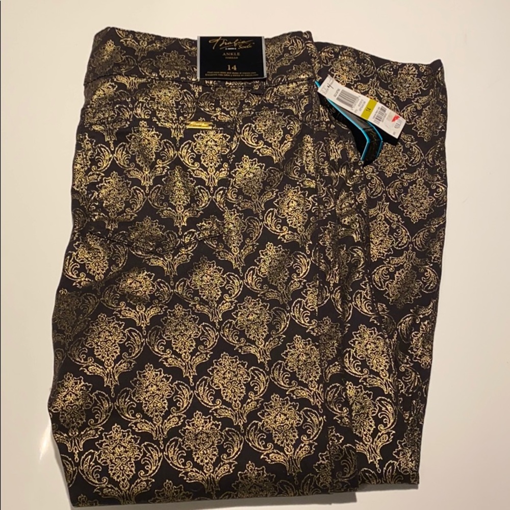 NWT Thalia Sodi Gold Skinny Capri Pants